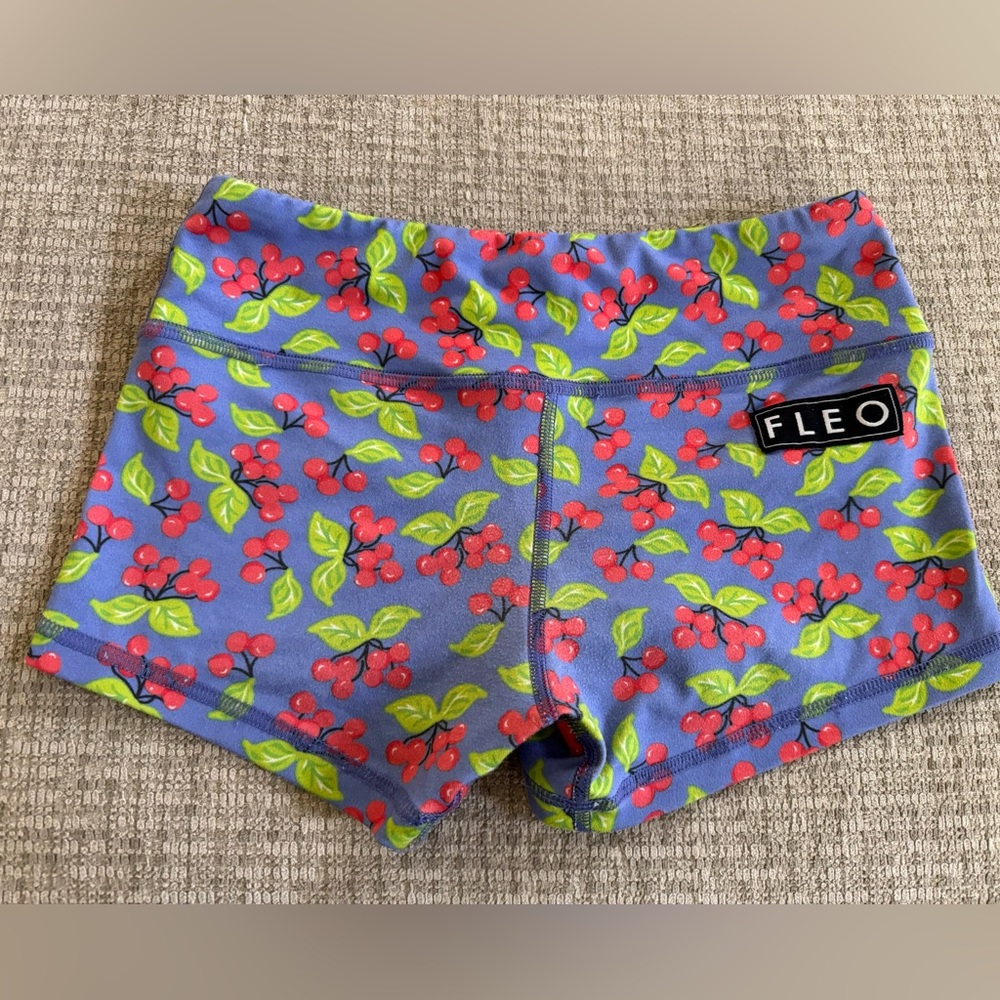 FLEO CROSSFIT CHERRIES short original 3.25” midrise XS